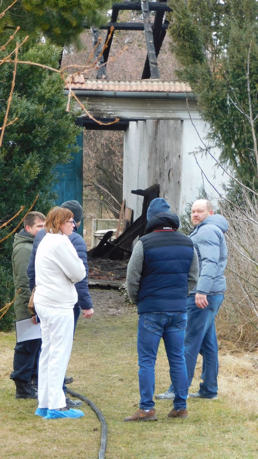 Při tragickém požáru domu v Troubsku na Brněnsku zemřel senior. Příčinu ohně zjišťují kriminalisté.