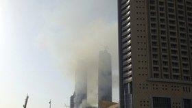 Požár rozestavěného mrakodrapu v Dubaji