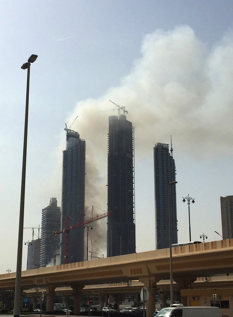 Požár rozestavěného mrakodrapu v Dubaji