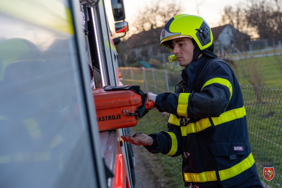 Tragický požár ve Frýdku-Místku: Muž (†51) zemřel, ženu lékaři zachránili