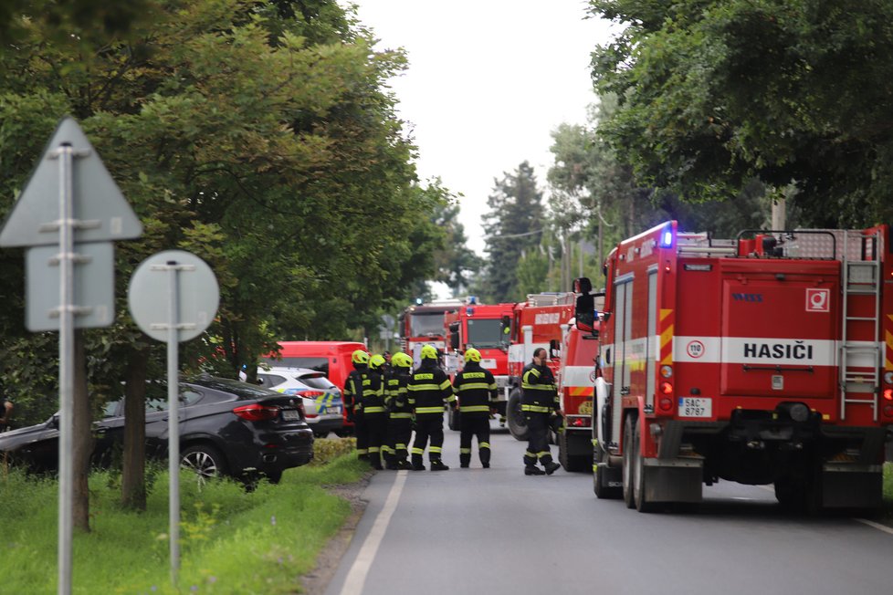 V Uhříněvsi hořela hala. Nad místem létal vrtuli s termovizí a monitoroval situaci.