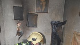 Hlavním zdrojem požáru v bytě v žižkovském bytě byly hořící lůžkoviny
