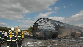 Požár skladu PET lahví: Škoda 5 milionů