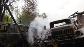 Sběratelská tragédie: Při požáru na Jičínsku shořela historická vojenská vozidla.