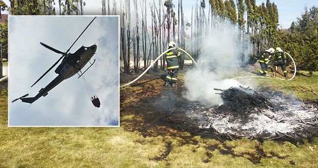 Na Jablonecku vzplálo 15 hektarů lesa: Lidé pálí, co mohou, stěžují si hasiči. Hasit pomáhá i vrtulník 