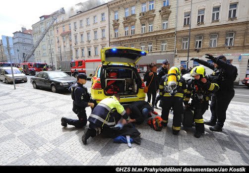 V Nuselské ulici hořel suterén obytného domu.