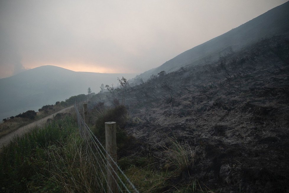 Následně došlo k evakuaci vesnice Carrbrook, ke které se požár přiblížil až na vzdálenost 200 metrů.