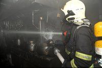 Kuchař »založil« požár v kuchyni: V Dlouhé ulici zasahovali hasiči