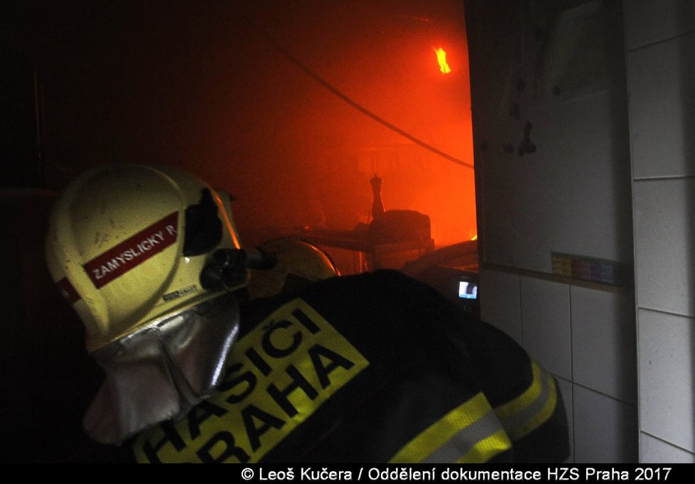 Požár v restauraci způsobila nedbalost, škoda se vyšplhala na 300 000 korun.