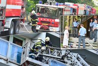 Požár paneláku v Praze: Policisté evakuovali dvacet lidí