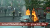 Ženě na Václaváku shořelo auto: Takhle se ho snažili hasit policisté