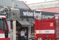 Požár na Smíchově: Hořelo v oblíbené italské tržnici Wine Food Market