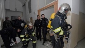Nahá žena zapálila dveře služebny strážníků v Olomouci