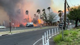 Peklo na Havaji: Johnovi (10) oheň překazil oslavu vítězství nad rakovinou. Plameny se šíří dál