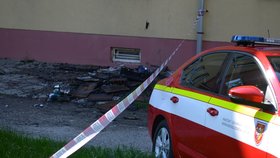 Trosky vyhořelého bytu v ulici Slovenského národního povstání v Havířově-Šumbarku