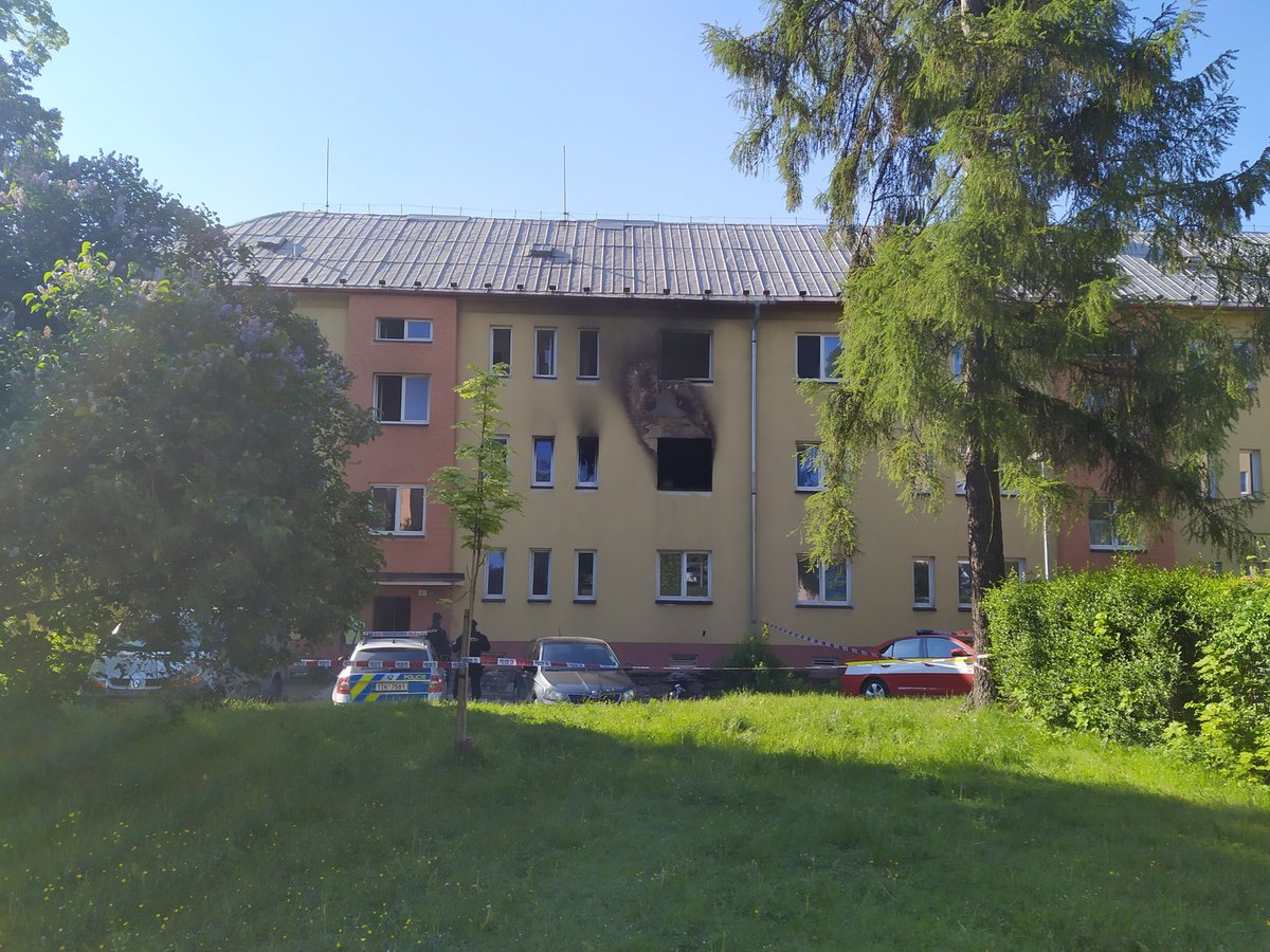 Při požáru bytu v Havířově zemřeli dva chlapci (†3 a †5), jejich sestřičku (9) zachránil soused. 
