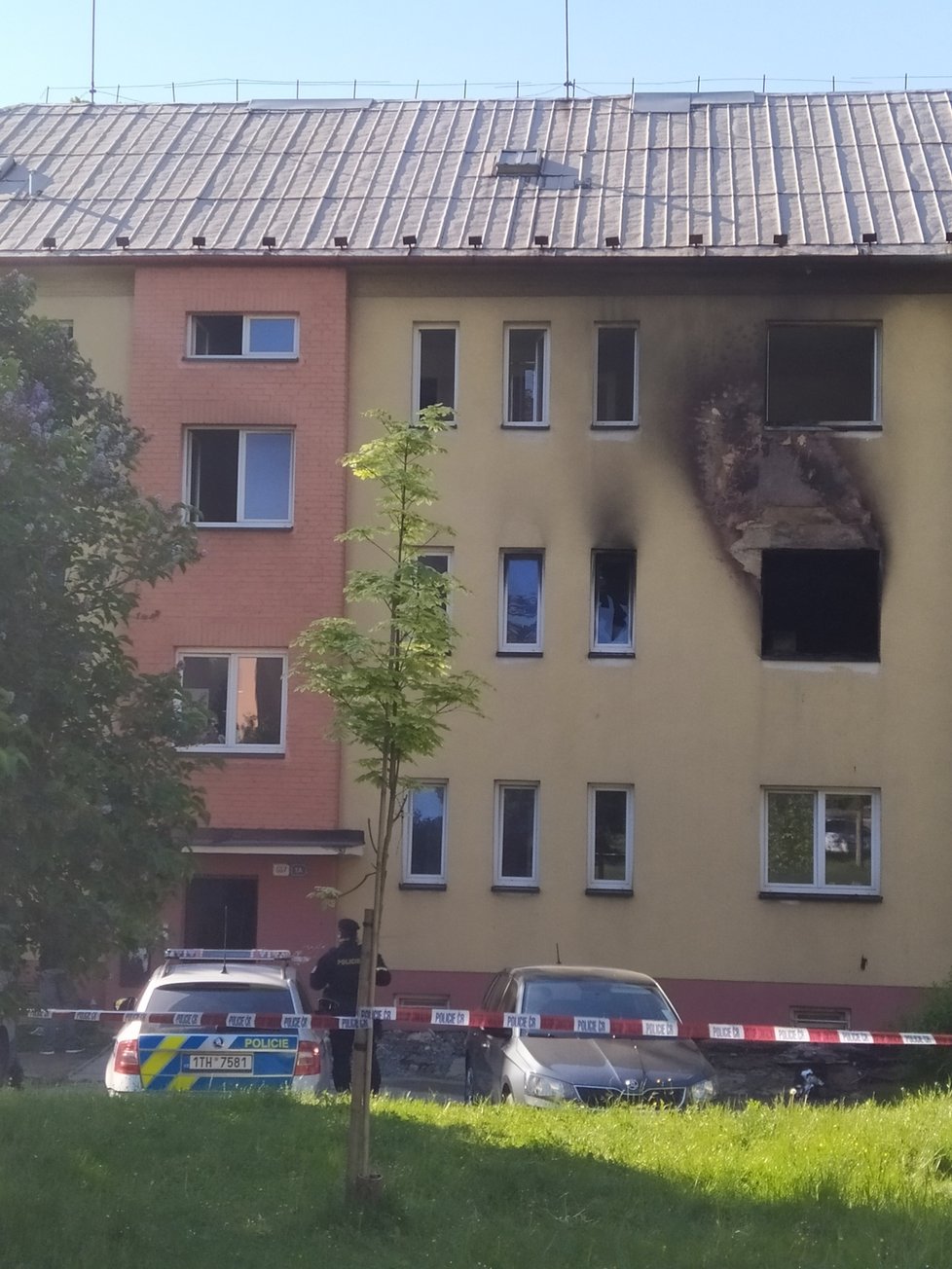 Při požáru bytu v Havířově zemřeli dva chlapci (†3 a †4), jejich sestřičku (7) zachránil soused.