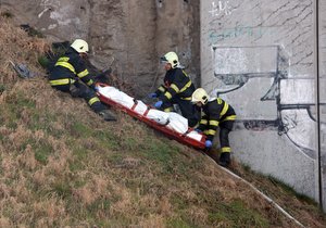 Březen 2014: Na místě  požáru u hlavního nádraží našli ohořelé tělo bezdomovce.