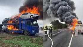 Na Kladensku hořel kamion s auty: Srdce motoristů pláčou kvůli milionové škodě