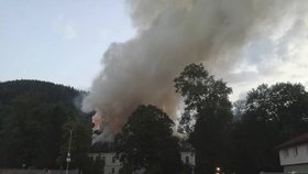 Požár barokního zámku v Horním Maršově