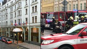 V neděli ráno hořelo v secesním hotelu v centru Prahy. Hasiči evakuovali 60 hostů.