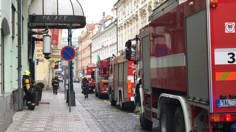 V hotelové kuchyni v centru Prahy vypukl požár.