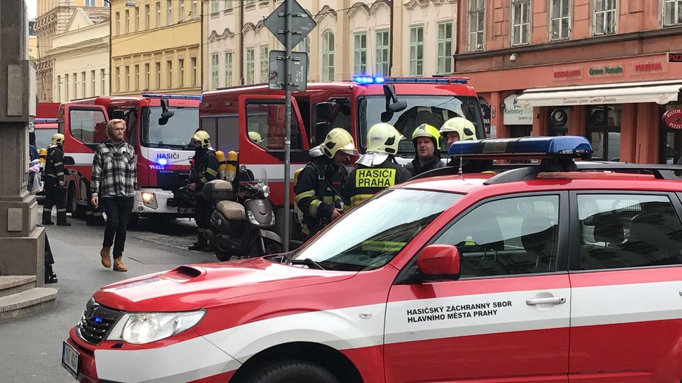 V hotelové kuchyni v centru Prahy vypukl požár.