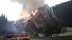 Slovenský hotel Junior lehl popelem. Jeden člověk zemřel.