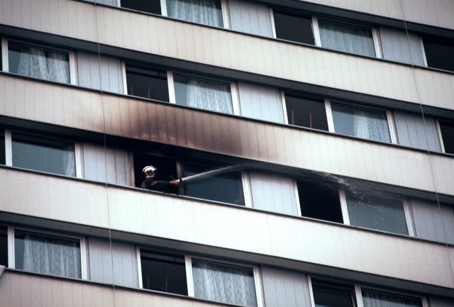Plameny zachvátily hotel Olympik v Praze v květnu 1995: Zahynulo 8 lidí a vznikla škoda 37 milionů korun