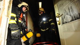 Sedmé patro a podkroví hotelu v centru Prahy zachvátil požár.