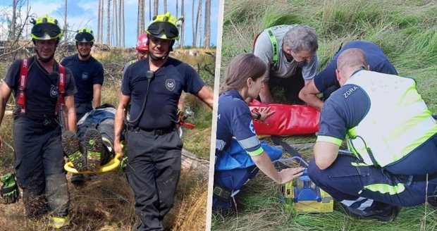 Při hašení požáru v Hřensku spadl hasič ze skály: Je vážně zraněný!