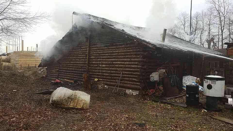 Veškeré vybavení lehlo popelem.