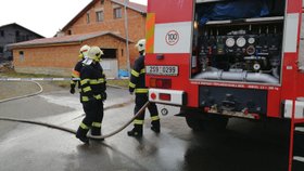 Po požáru přístavku v Jesenici na Rakovnicku našli v troskách tělo seniorky.