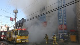 Požár v nemocnici v jihokorejském městě Mirjang zabil 31 lidí.