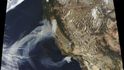 Ničivý požár v Kalifornii vypálil území rozsáhlejší než Praha
