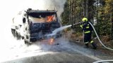Cisterna v plamenech: Hořící kamion blokoval dálnici D1