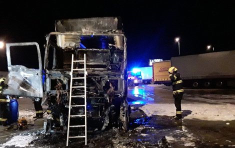 Při požáru kamionu zemřel řidič polského kamionu. 