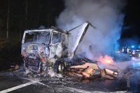 Kamion začal za jízdy hořet: Škoda za více než milion a uzavřená D5
