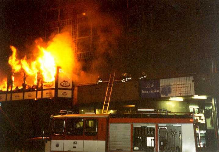 Dne 8. ledna 2002 začal z kasina u hlavního nádraží vycházet silný kouř, vzápětí vyšlehly silné plameny.