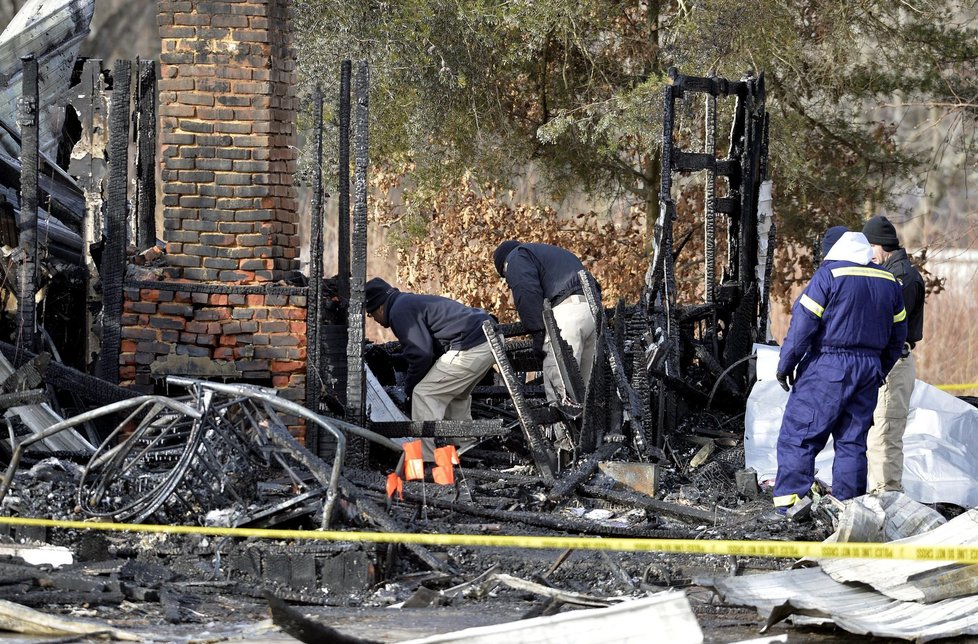 Při požáru v americkém městečku Greenville zahynula matka a jejích osm dětí. Otec a jedenáctiletá dívka se zachránili.