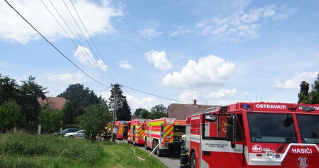 Do Klimkovic kvůli požáru dorazily čtyři jednotky hasičů.