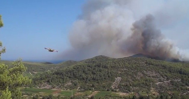 Požár na chorvatském ostrově Korčula: Hasiči používali i letadla.