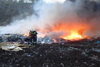 Prvomájový požár na Semilsku likvidovali hasiči až do půlnoci: Okolím se šířil dusivý dým