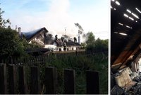 Na Benešovsku hořel rodinný dům: Před plameny hasiči zachránili psa