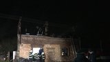 Při požáru na Rakovnicku zemřela majitelka domu, případem se zabývá policie