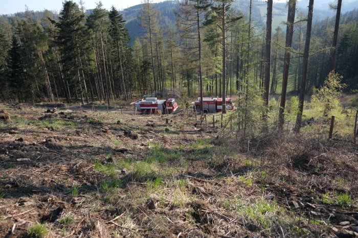 Hasiči na severu Moravy likvidovali tři lesní požáry za jediný den.