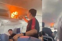 Zděšení v letadle: Z příručního zavazadla šlehaly plameny, stroj musel nouzově přistát