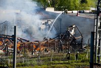 V Praze hořela ubytovna: Zasahovalo 11 jednotek hasičů, jeden člověk byl zraněn