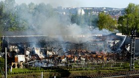 Hasiči z objektu vynesli propanbutanové láhve