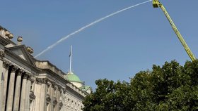 Požár v Londýně: Palác Somerset house je v plamenech (17.8.2024)